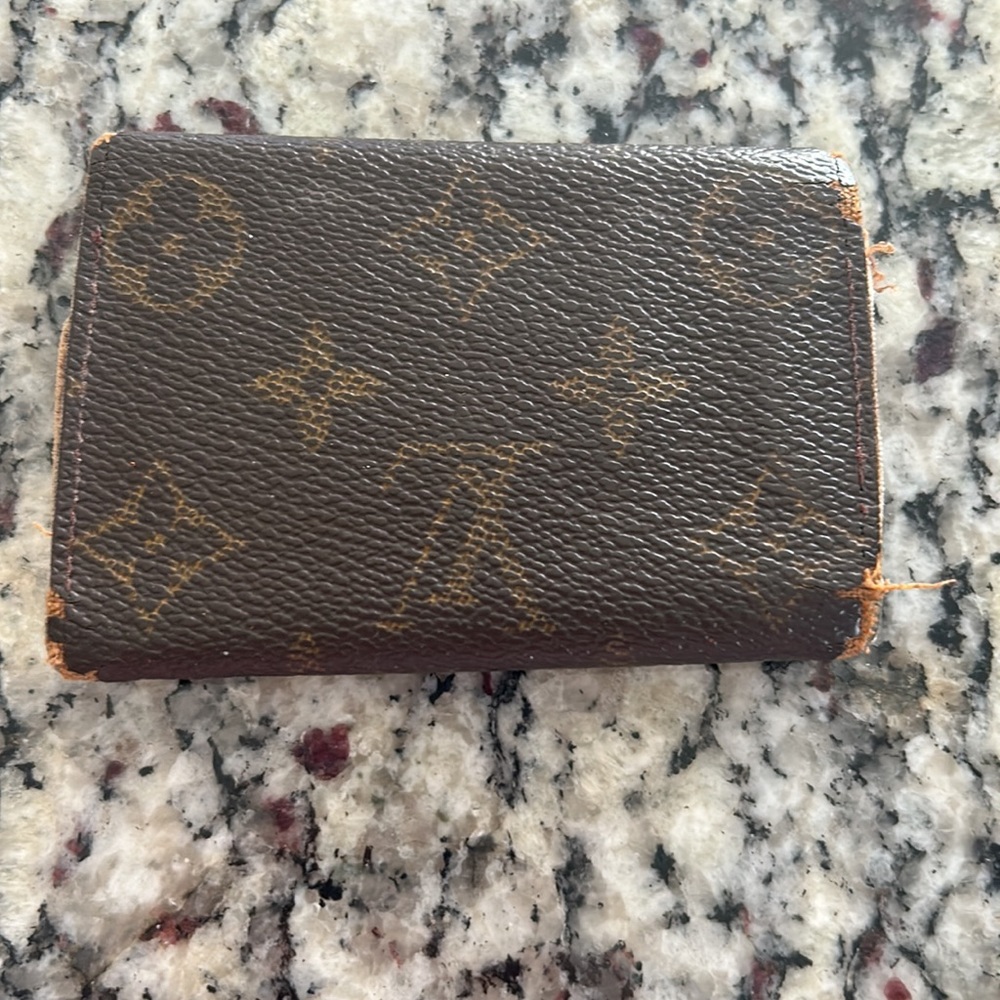 Louis Vuitton Monogram Key Case - Picture 8 of 11